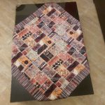 رومیزی مربع شانل طرح گلیم ایرانی - Image 5