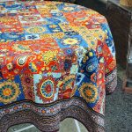 رومیزی مربع شانل طرح سنتی رنگارنگ شاد