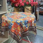 رومیزی مربع شانل طرح سنتی رنگارنگ شاد - Image 4