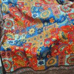 رومیزی مربع شانل طرح سنتی رنگارنگ شاد - Image 3