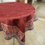 رومیزی شانل زرشکی مربع ساده با نقش لبه ترمه